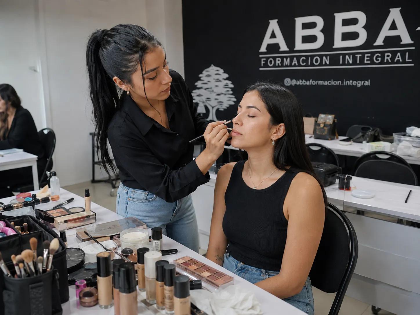 Cómo ser maquilladora profesional en Venezuela, paso a paso