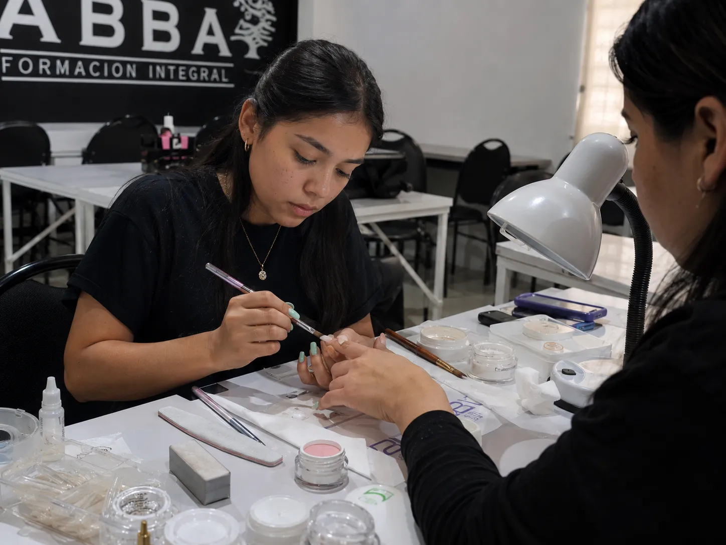 Curso de uñas acrílicas en Puerto Ordaz